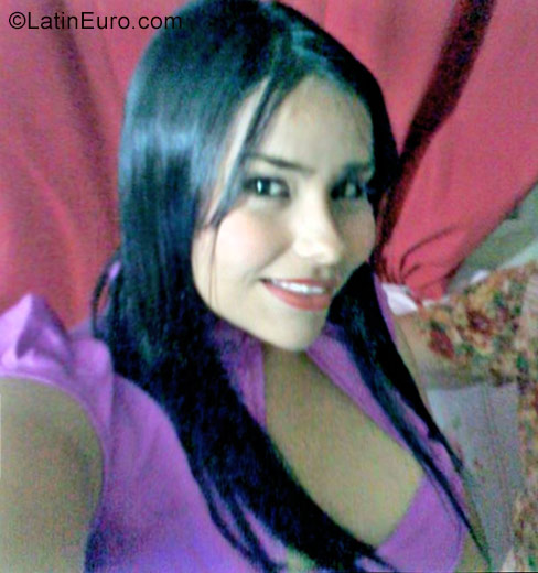 Date this happy Venezuela girl Karol from Maracaibo VE955