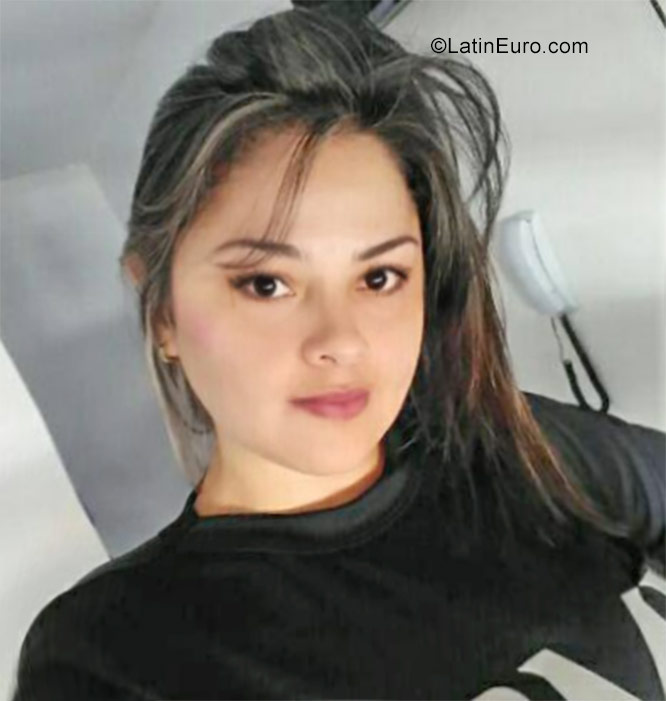 Date this lovely Colombia girl Meriser from Bucaramanga CO22360