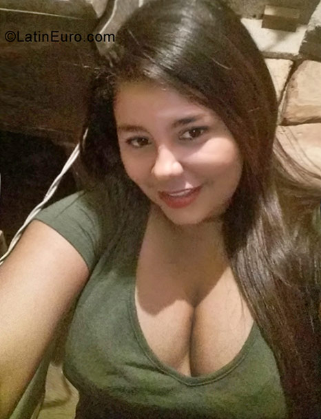 Date this voluptuous Colombia girl Juli from Santa Marta CO22395
