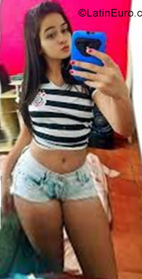 Date this foxy Brazil girl Bruna from Salvador BR10304