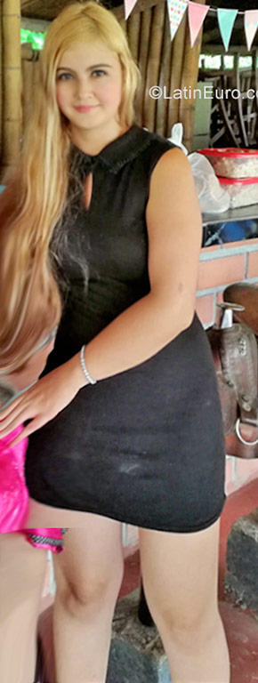 Date this happy Colombia girl Jessica from Manizales CO22407