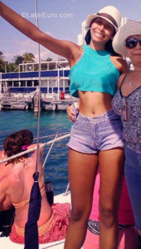 Date this tall Venezuela girl Irina Zenir from Arenilla VE972