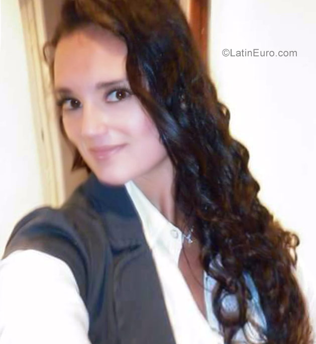 Date this happy Colombia girl Diana from Bogota CO22437