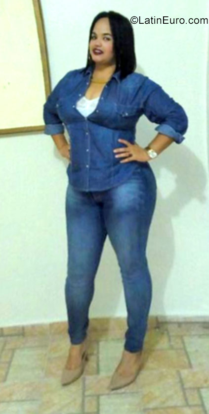 Date this tall Dominican Republic girl Daydi from Santo Domingo DO30409