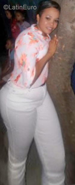 Date this georgeous Dominican Republic girl Demeris from Santiago DO30431