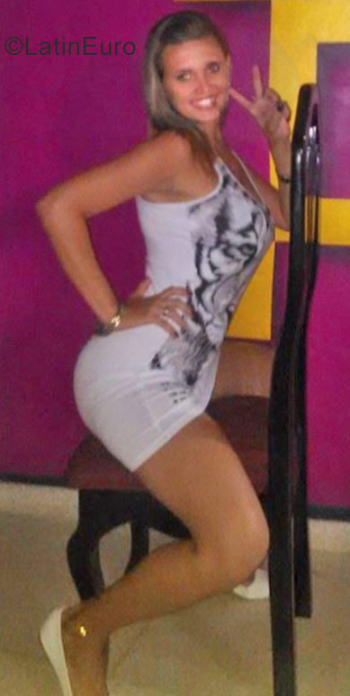 Date this good-looking Cuba girl Yanet Quintino from Bayamo CU131