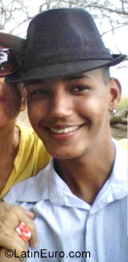 Date this nice looking Venezuela man Alejandro from Cagua VE1005
