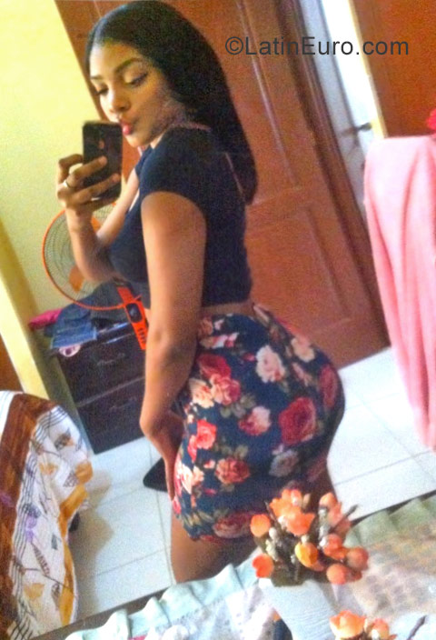 Date this young Dominican Republic girl Maria from Santo Domingo DO30468