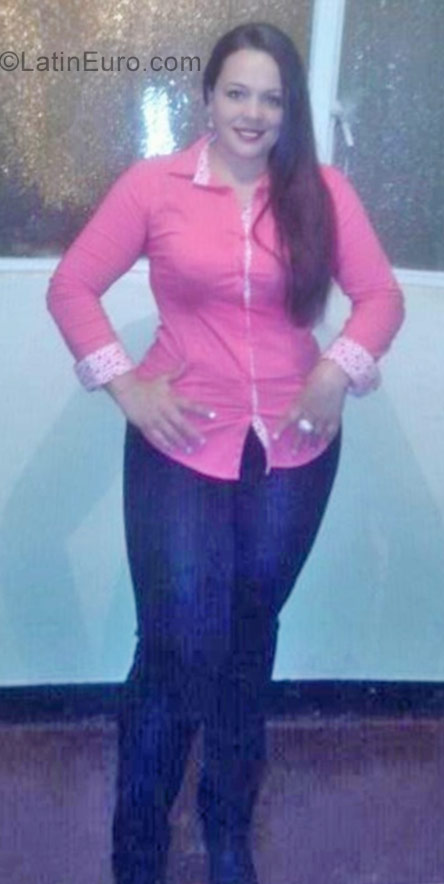 Date this pretty Colombia girl Ivonne from Bogota CO22546
