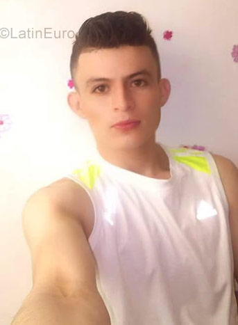 Date this attractive Colombia man Manuel from Medellin CO22582