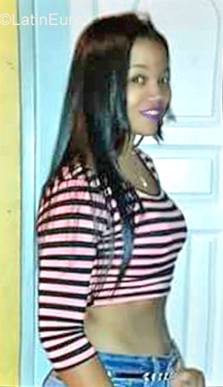Date this charming Dominican Republic girl Evanely from Mao DO30541