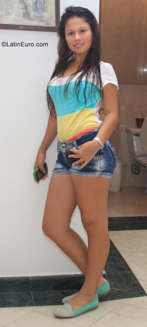 Date this nice looking Colombia girl Sandra from  CO22602