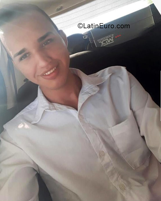 Date this young Colombia man Robinsen from Barranquilla CO22612