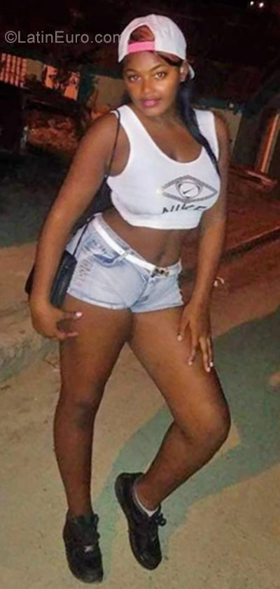 Date this good-looking Dominican Republic girl Yondry from Santiago DO30577