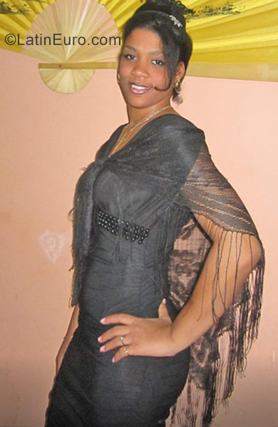 Date this gorgeous Cuba girl Celeste from Camaguey CU141