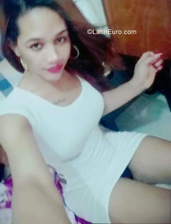 Date this good-looking Dominican Republic girl Katrina from Santo Domingo DO30579