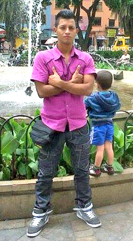 Date this georgeous Colombia man Juan from Medellin CO22638