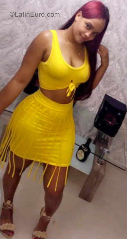 Date this attractive Dominican Republic girl Leslie from Santo Domingo DO30590