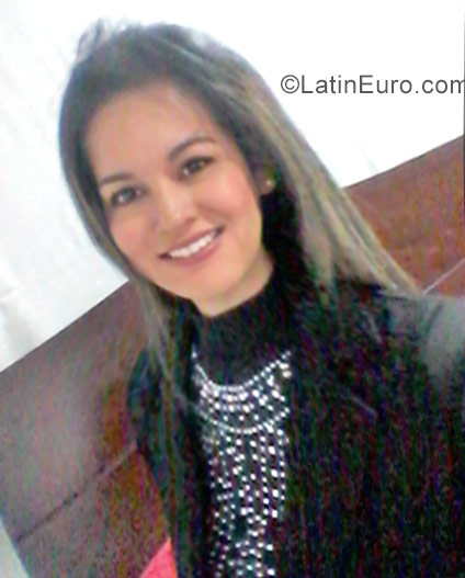 Date this nice looking Colombia girl Tatiana from Bogota CO22641