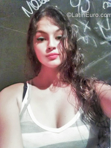 Date this voluptuous Colombia girl Carol from Tulua CO22659