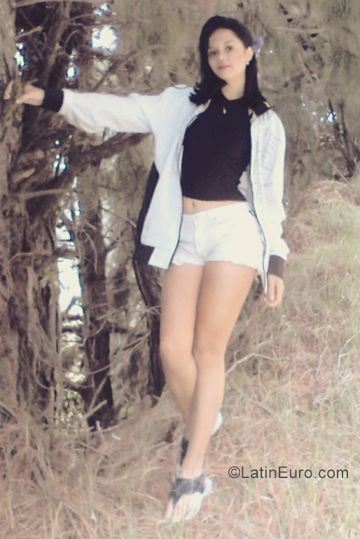 Date this charming Venezuela girl Jenny from Caracas VE1056