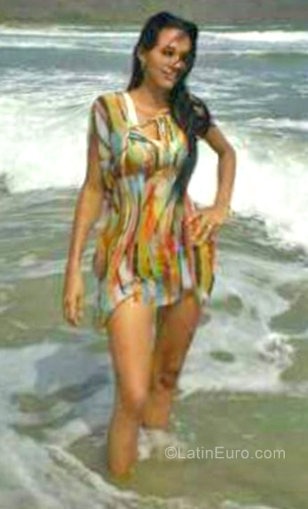 Date this hard body Venezuela girl Darverlys from Valencia VE1058