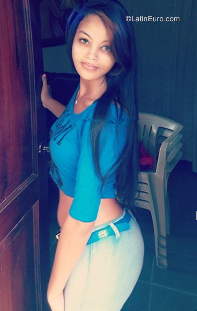 Date this young Dominican Republic girl Lisa from Santiago DO30625
