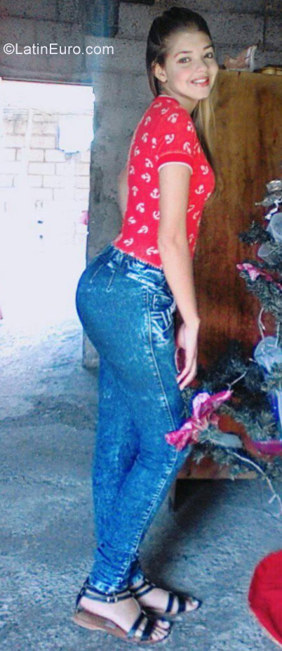 Date this hot Venezuela girl Graylimar from Barquisimeto VE1063