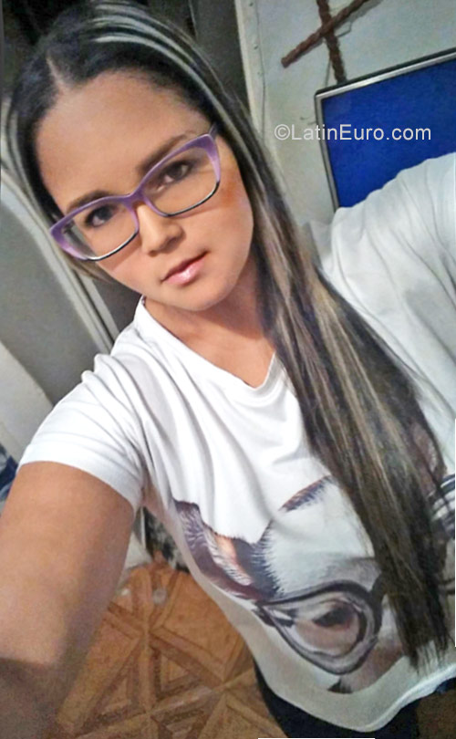Date this funny Colombia girl Brisa from Medellin CO22715