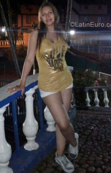 Date this nice looking Colombia girl Helen from Bogota CO22729