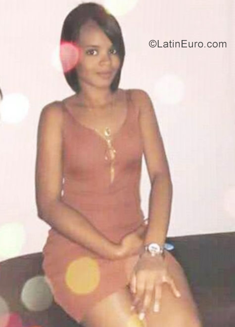 Date this nice looking Dominican Republic girl Ani from Santo Domingo DO30704