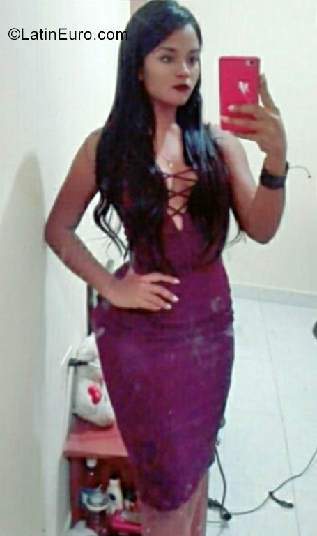 Date this lovely Colombia girl Laura from Cartagena CO22767