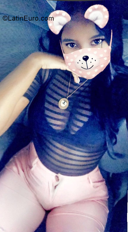 Date this tall Dominican Republic girl Jennifer from Santo Domingo DO30753
