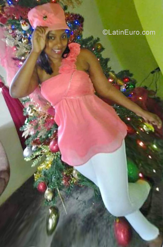 Date this sultry Dominican Republic girl Aurelia from Santiago DO30797