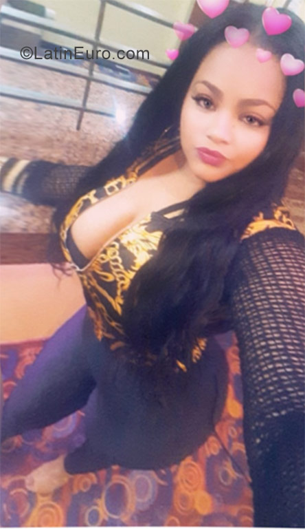 Date this pretty Dominican Republic girl Andrea from Santo Domingo DO30798