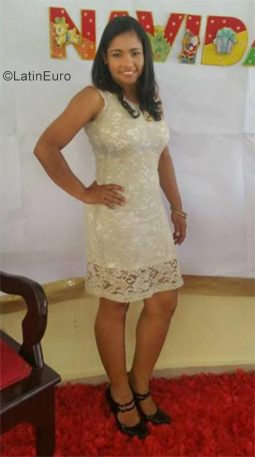 Date this beautiful Dominican Republic girl Rosa from Bonao DO30803