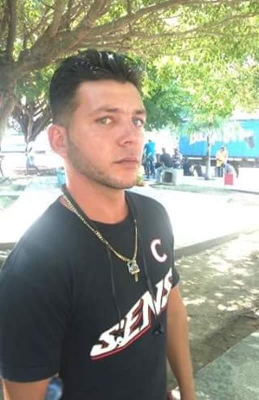 Date this young Cuba man Hanyer from Santiago De Cuba CU170