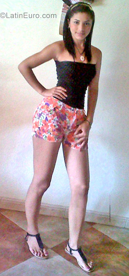 Date this cute Venezuela girl Magally from Caracas VE1120