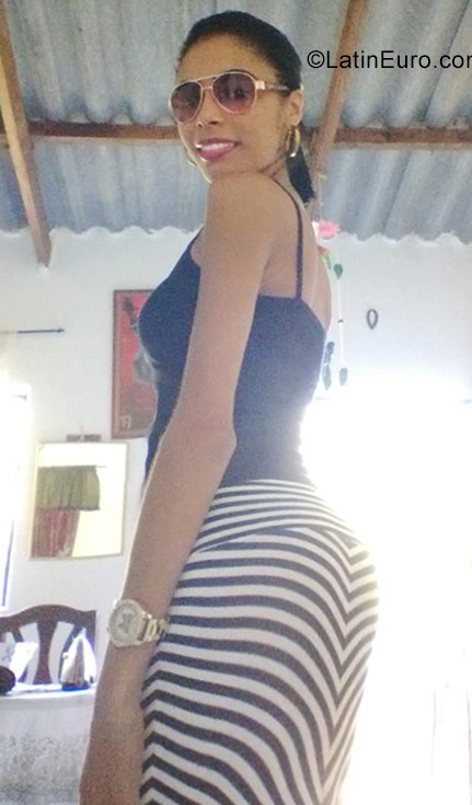 Date this exotic Colombia girl Vanessa from Santa Marta CO22896