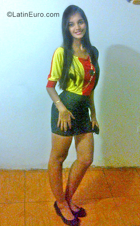 Date this pretty Venezuela girl Fabi from Maracaibo VE1182