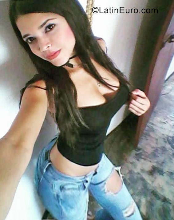 Date this lovely Venezuela girl Maria from Valencia VE1201