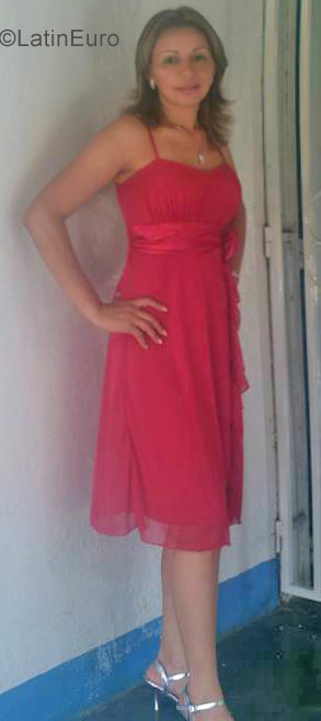 Date this happy Venezuela girl Elizabeth from Barinas VE1202