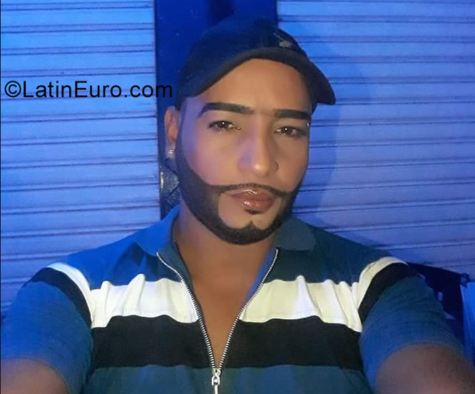 Date this pretty Colombia man Carlos from Medellin CO22947