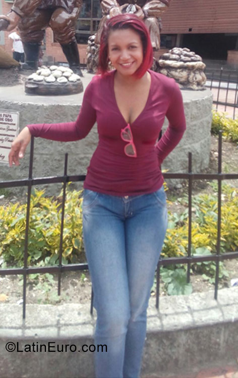 Date this voluptuous Colombia girl Maria from Bogota CO22963
