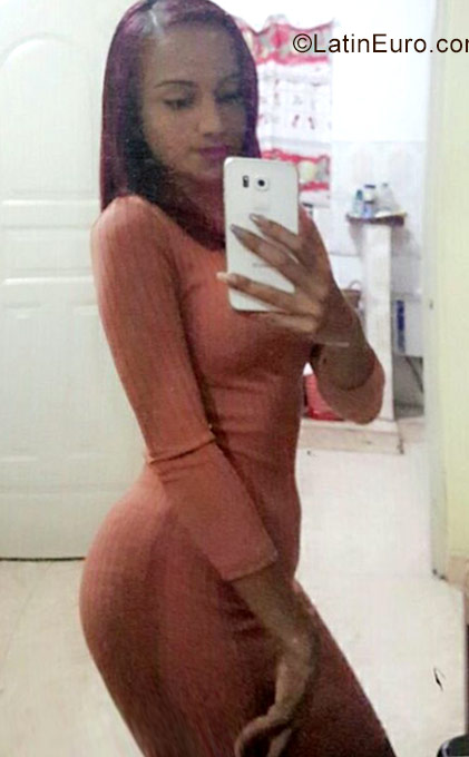 Date this pretty Dominican Republic girl Geshel from San Pedro De Macorís DO30999