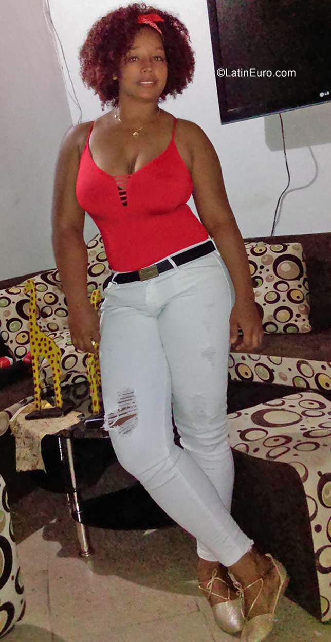 Date this charming Colombia girl Anyi from Medellin CO22992