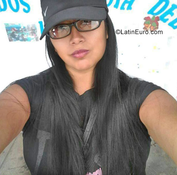 Date this happy Peru girl Silvia from Lima PE1189