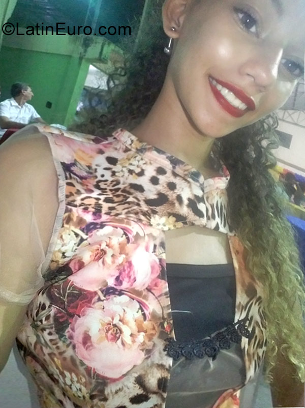 Date this delightful Brazil girl Kah from Manaus BR10391