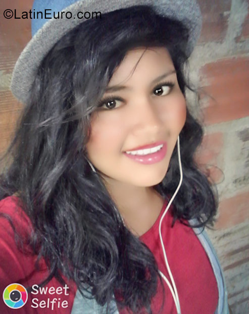 Date this stunning Colombia girl Nikol from Bucaramanga CO23015