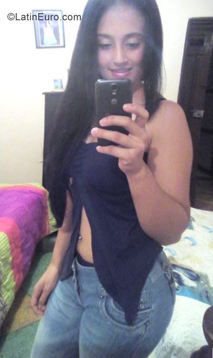 Date this hard body Colombia girl Yuliana from Medellin CO23036